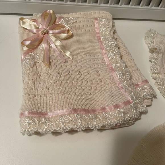 Adorable Benewborn set of three pieces,dresses pants and blankets. Soft and New - Picture 3 of 11